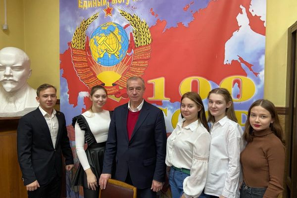 Встреча будущих государственных и муниципальных служащих с экс-губернатором Иркутской области С.Г. Левченко